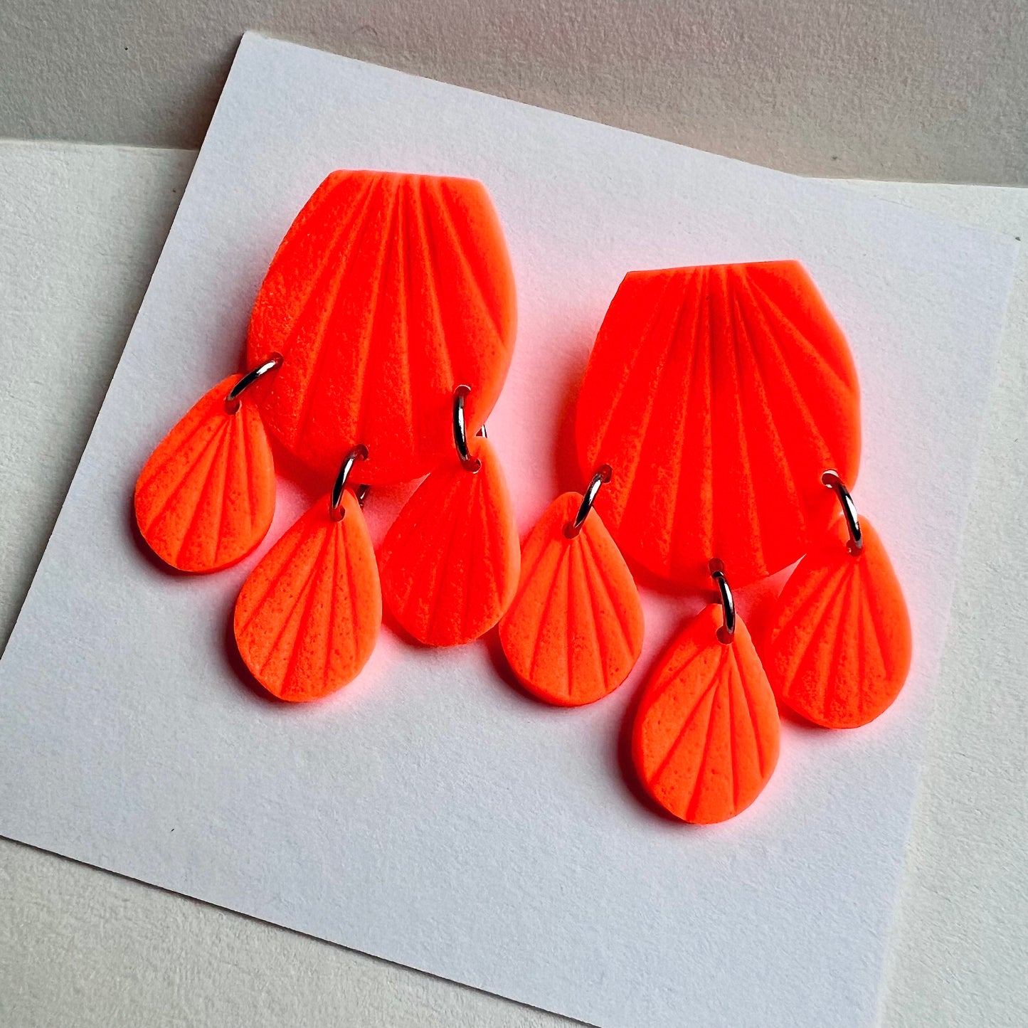 Short dangle earrings TIA