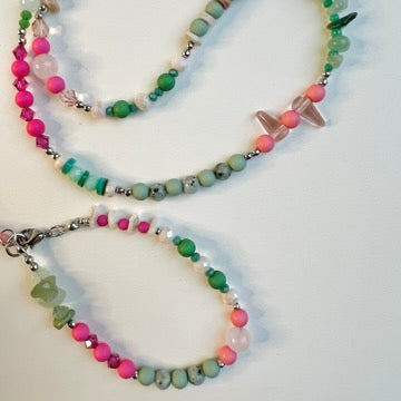 Beaded necklace and bracelet set