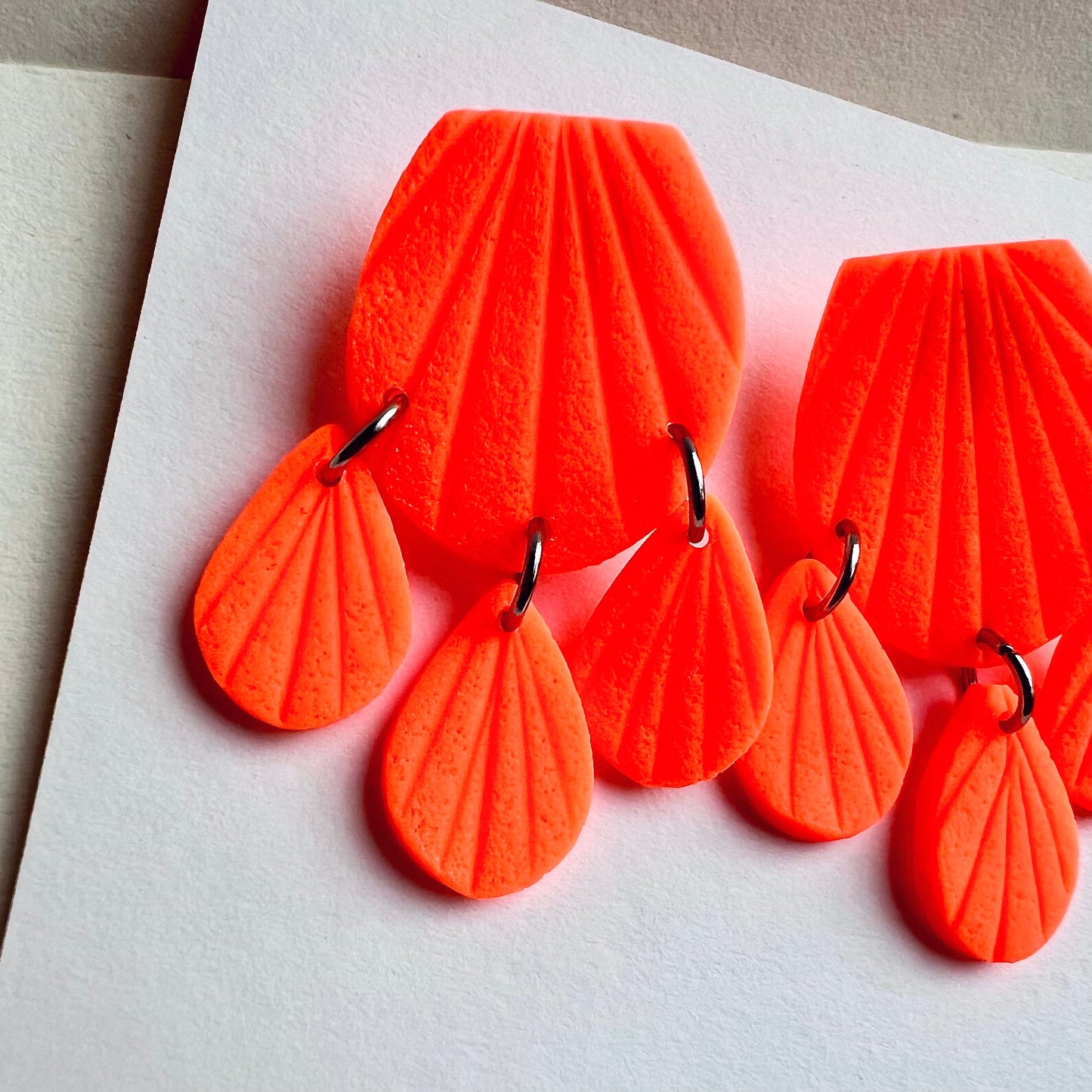 Short dangle earrings TIA