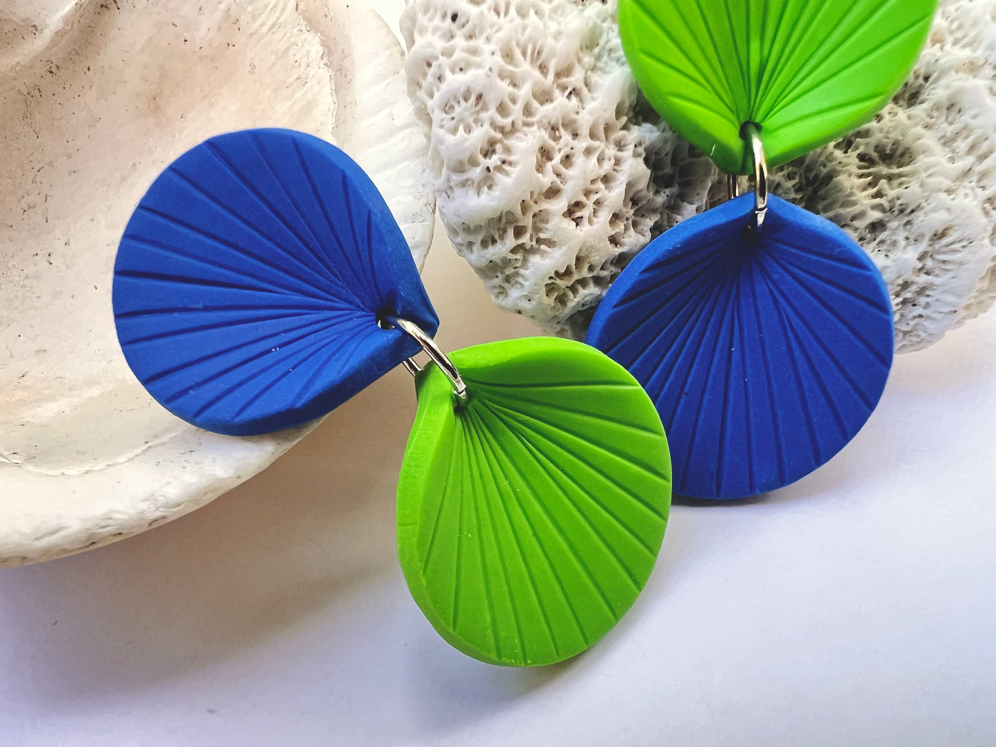Asymmetrical colour-blocked earrings REI
