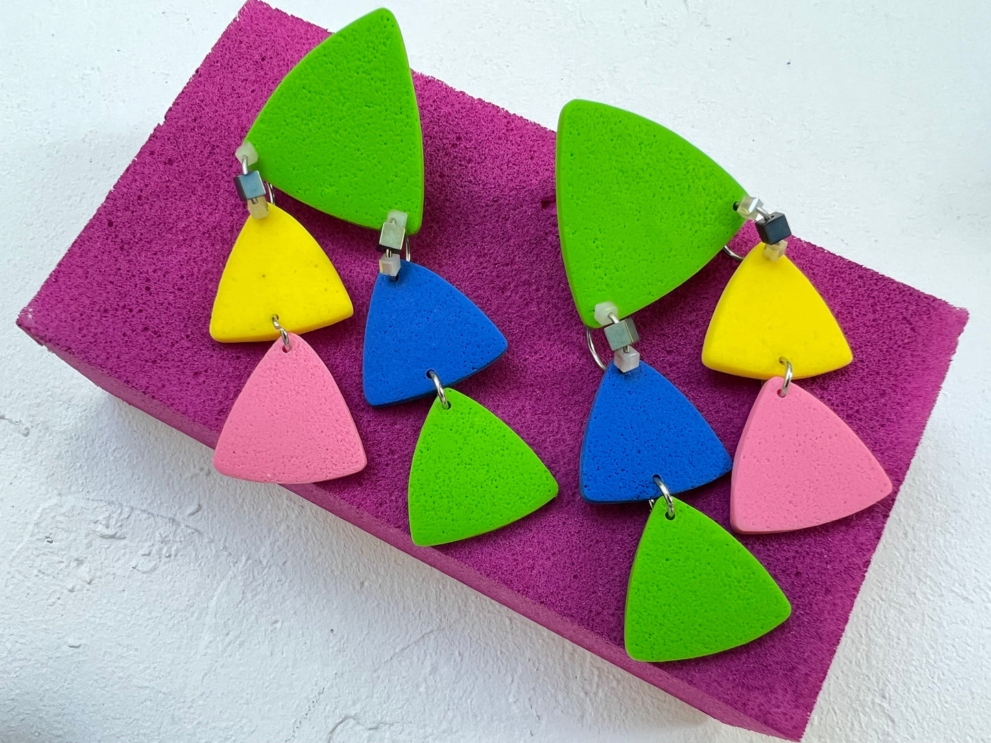 Chandelier triangle earrings TRIX