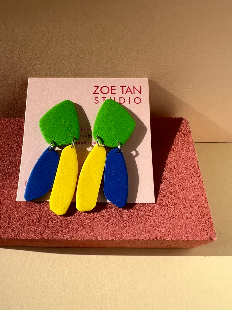 Colour-blocked short dangles VIA