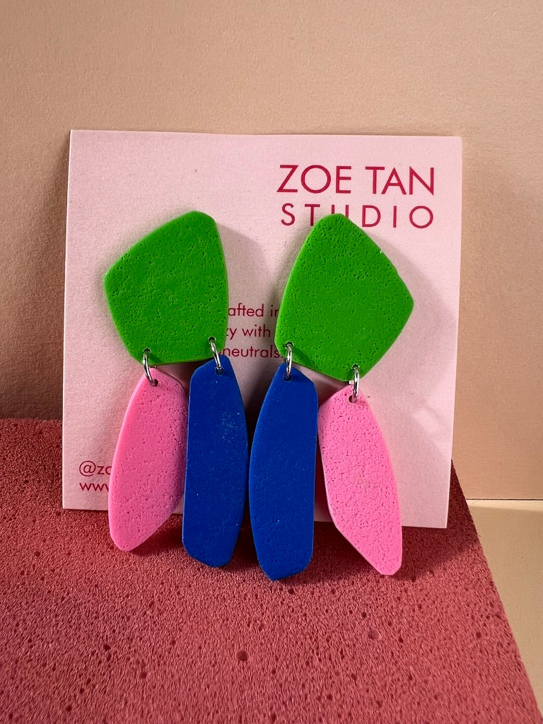 Colour-blocked short dangles VIA