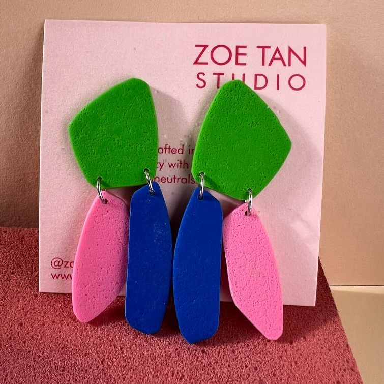 Colour-blocked short dangles VIA