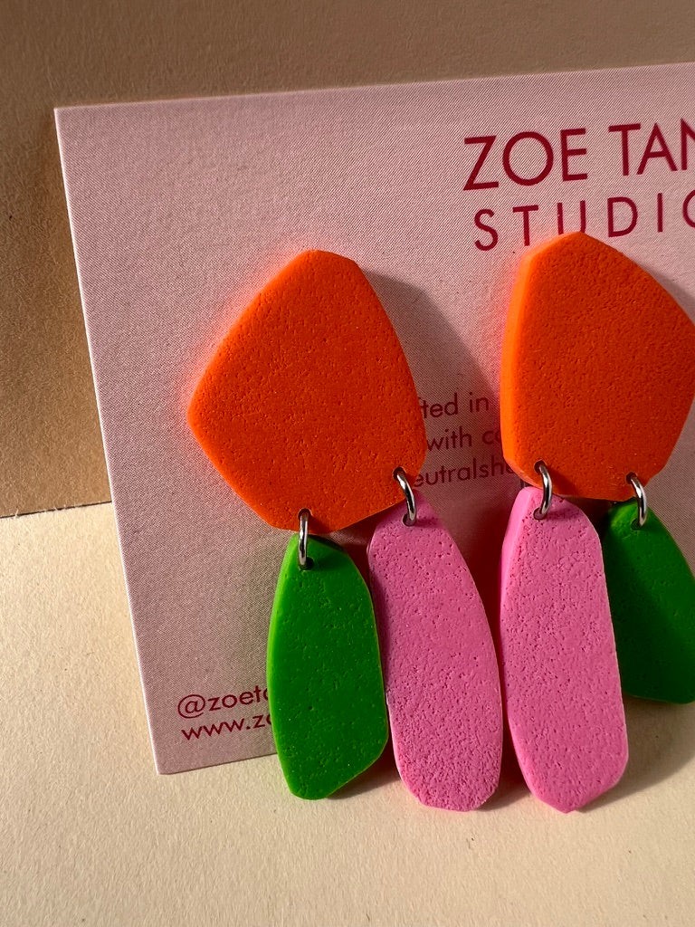 Colour-blocked short dangles VIA