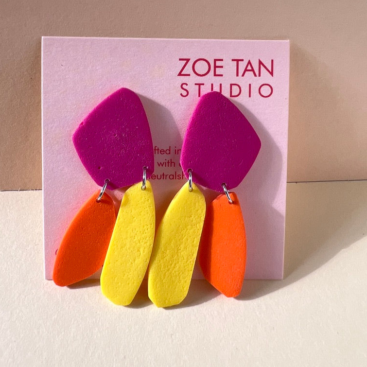 Colour-blocked short dangles VIA