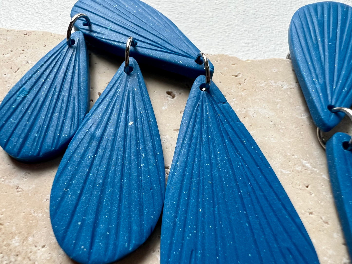 Teardrop chandelier earrings PIA in marbled blue