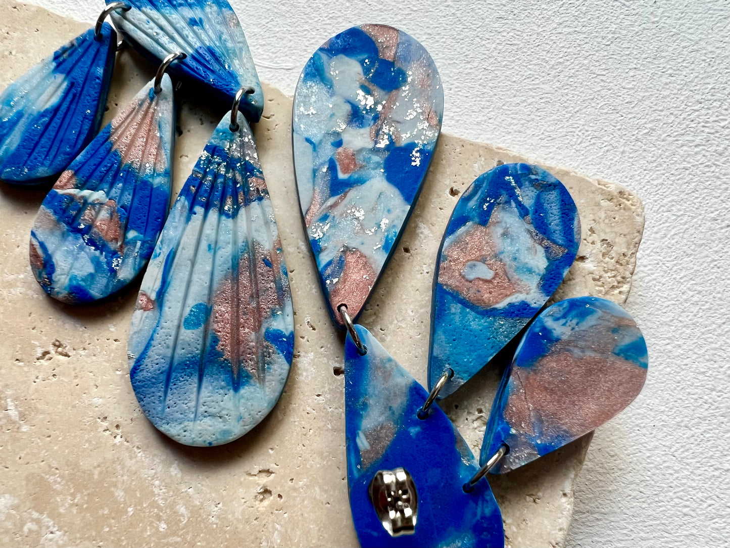 Teardrop chandelier earrings PIA in marbled blue