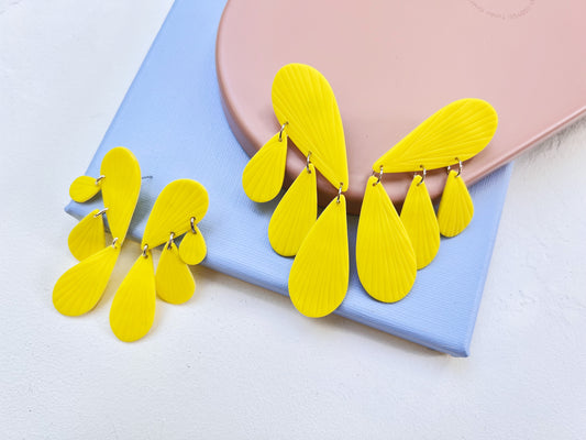 Teardrop chandelier earrings PIA in yellow