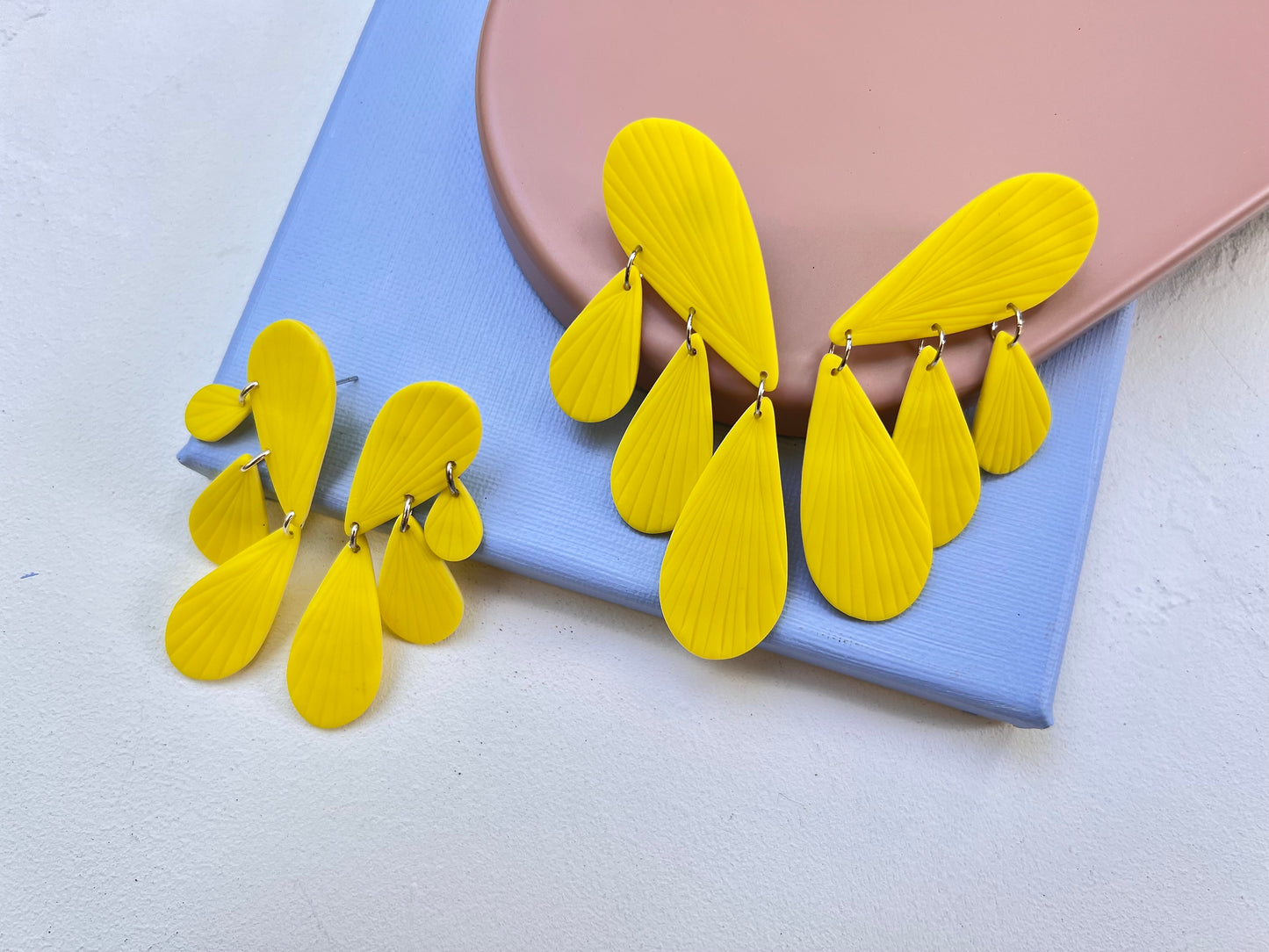 Teardrop chandelier earrings PIA in yellow