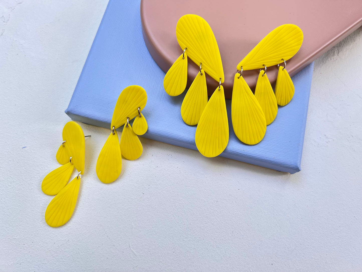 Teardrop chandelier earrings PIA in yellow