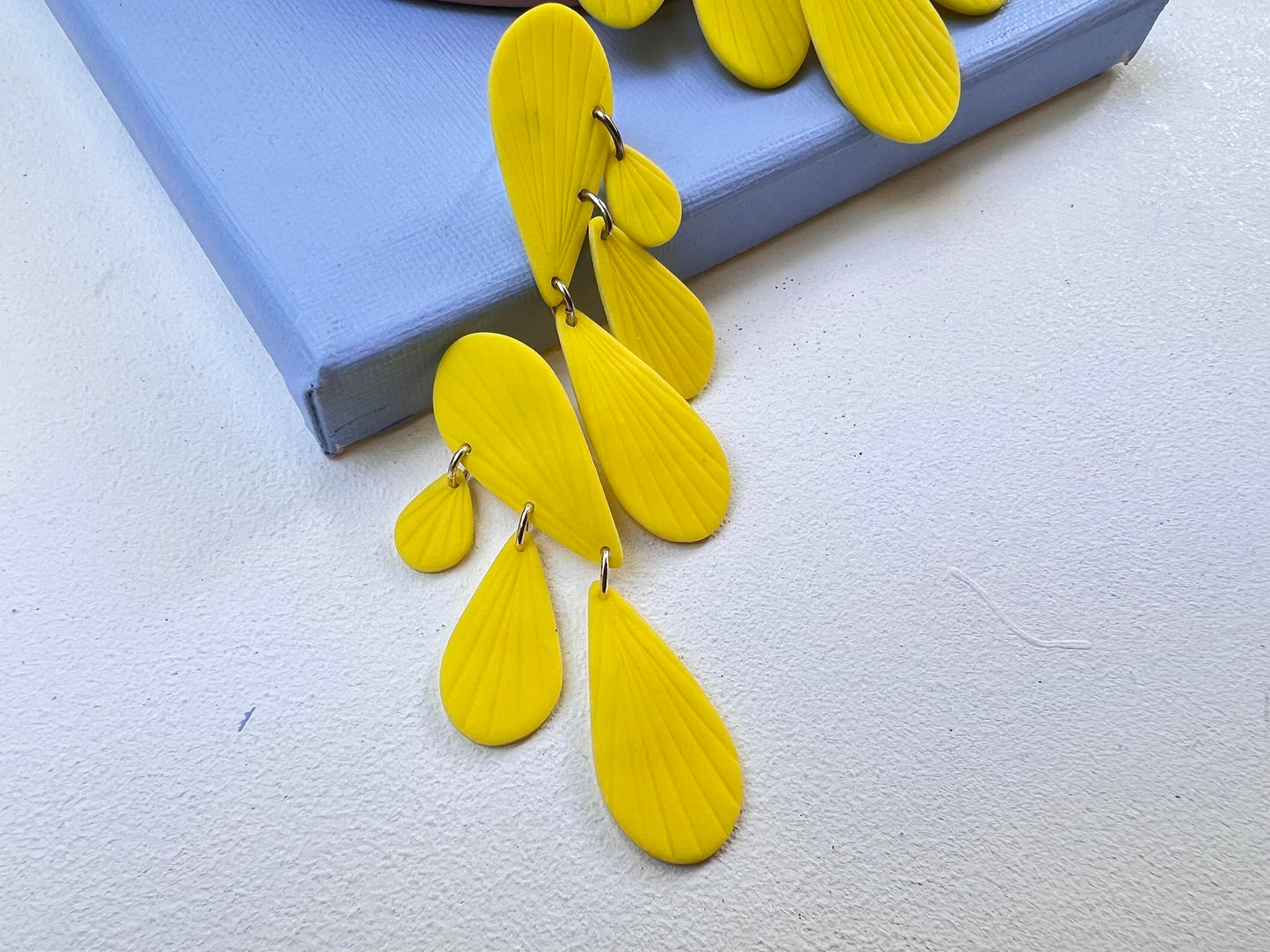 Teardrop chandelier earrings PIA in yellow