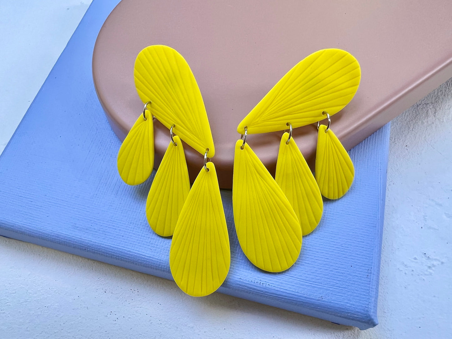 Teardrop chandelier earrings PIA in yellow