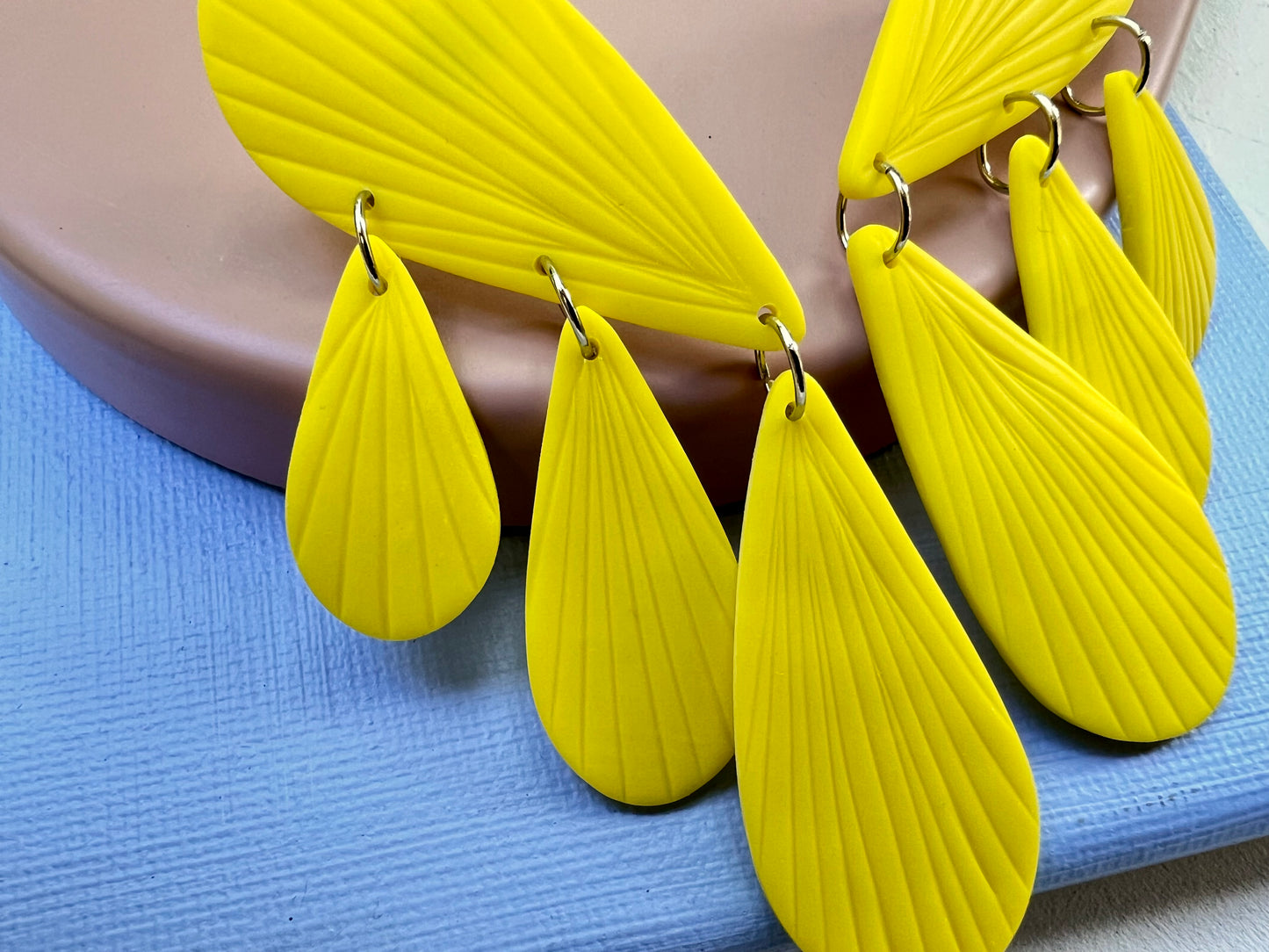 Teardrop chandelier earrings PIA in yellow