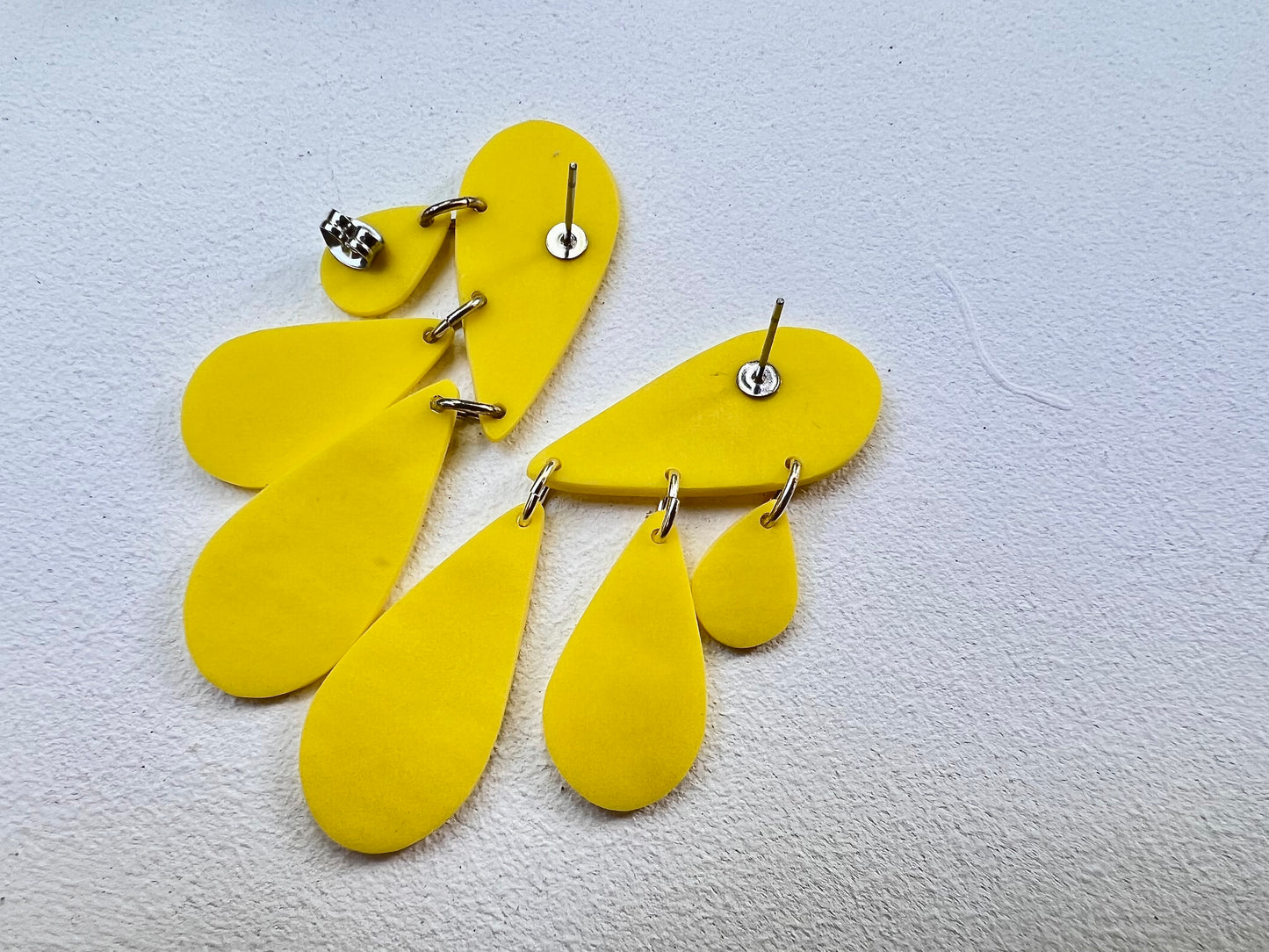 Teardrop chandelier earrings PIA in yellow