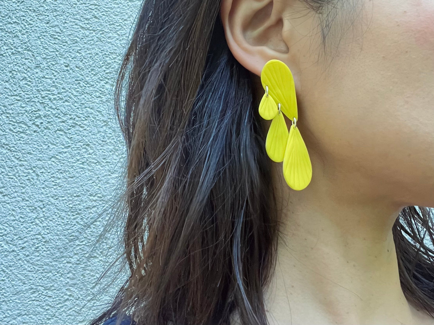 Teardrop chandelier earrings PIA in yellow