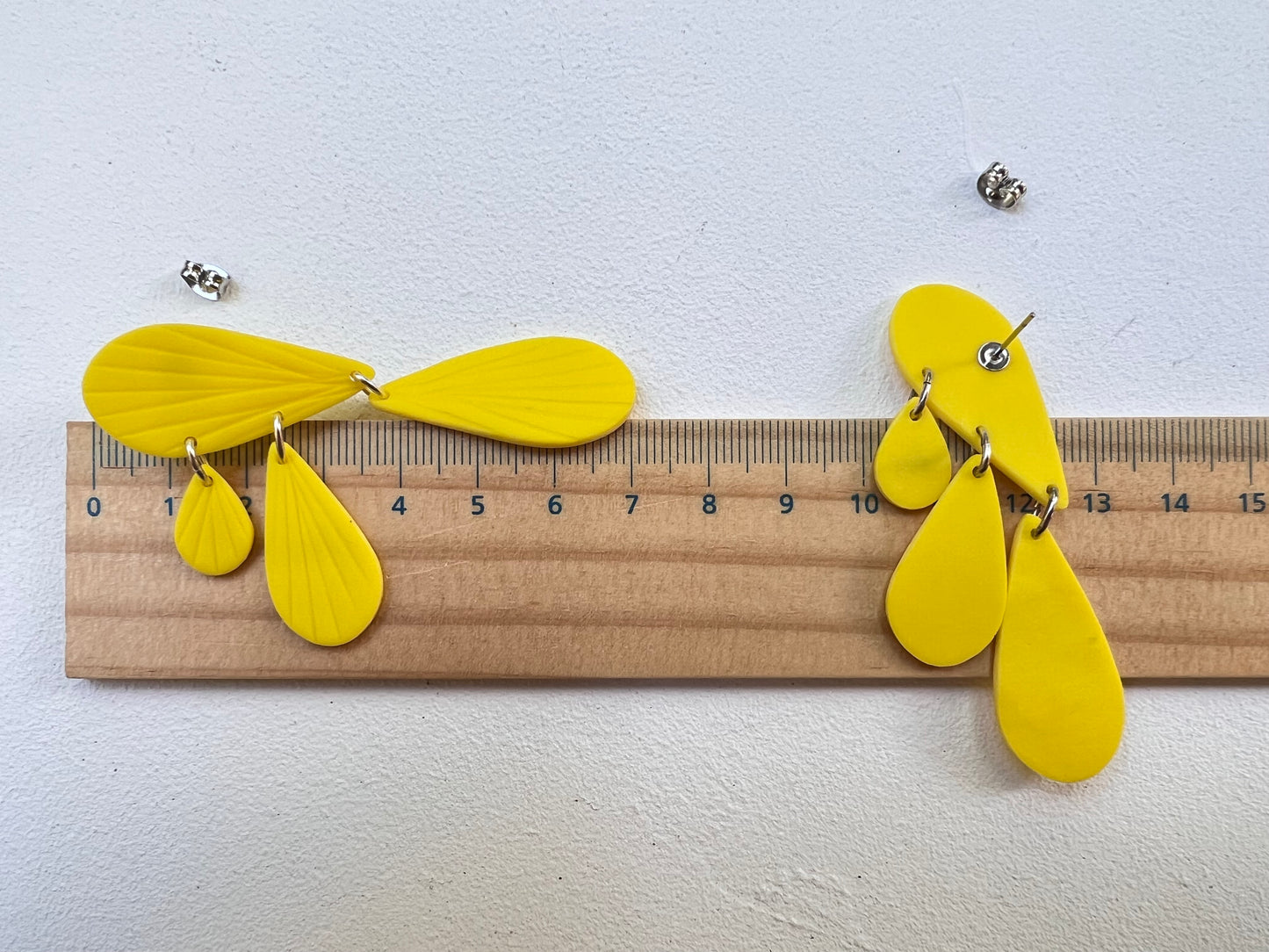 Teardrop chandelier earrings PIA in yellow