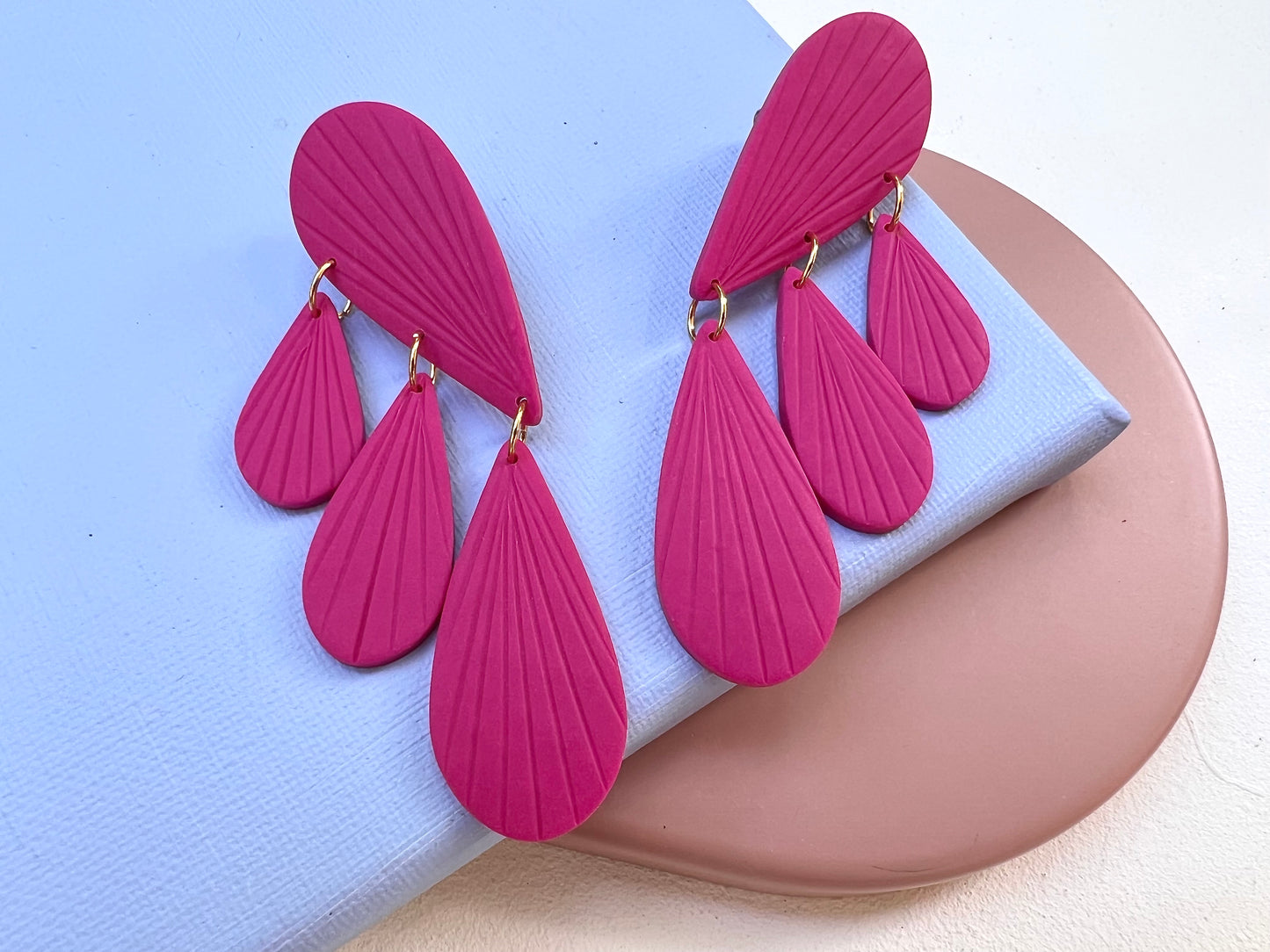 Teardrop chandelier earrings PIA in magenta