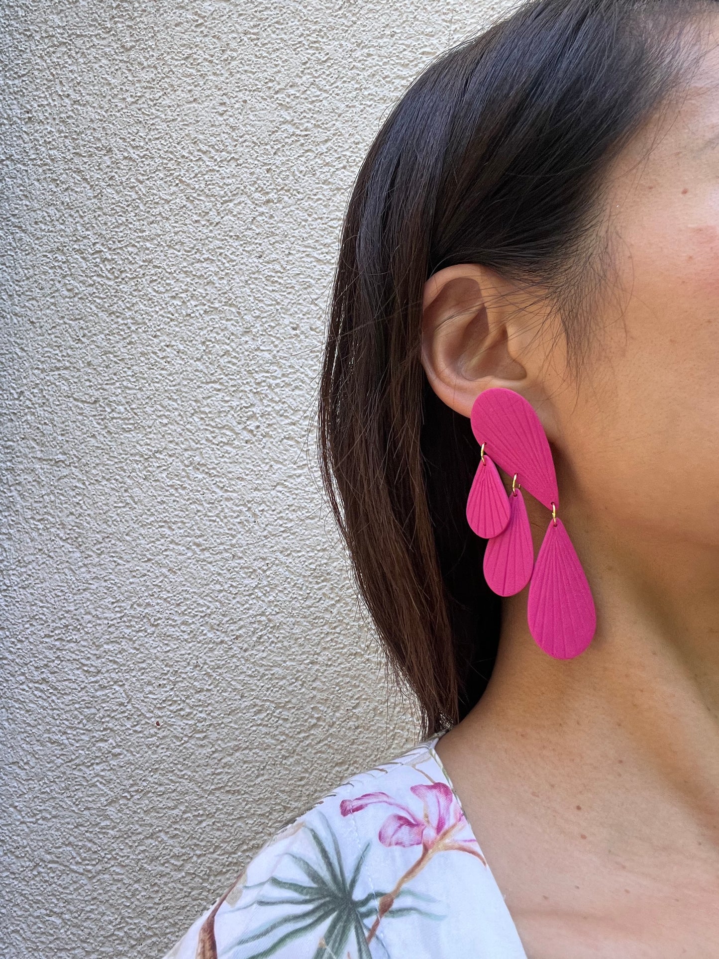 Teardrop chandelier earrings PIA in magenta