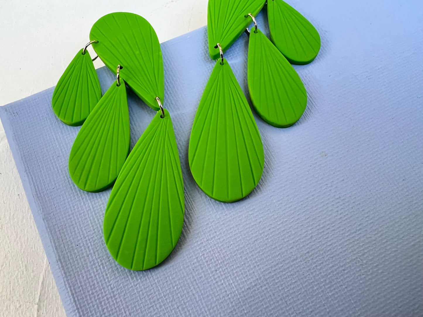 Teardrop chandelier earrings PIA in blue + lime