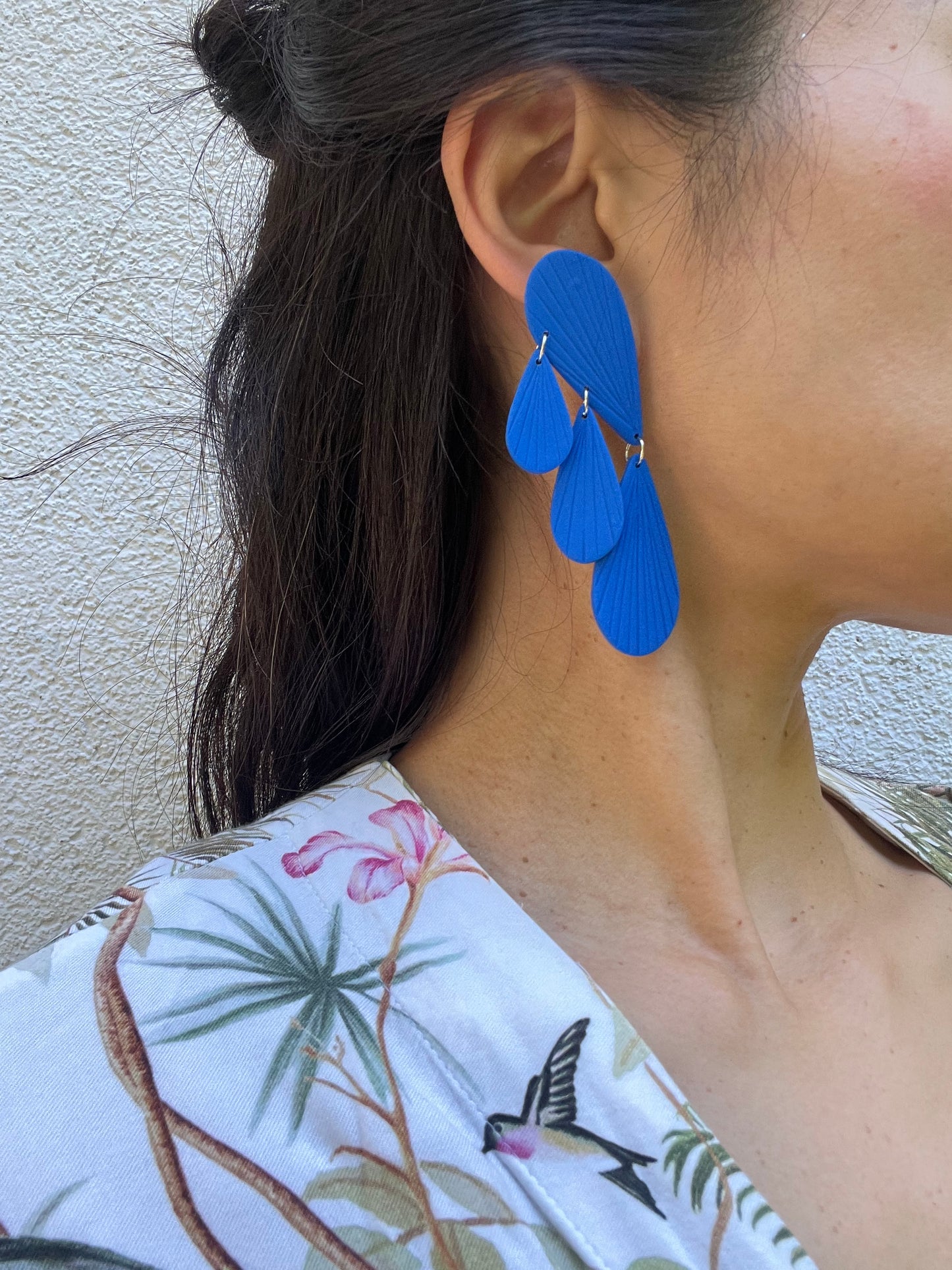 Teardrop chandelier earrings PIA in blue + lime