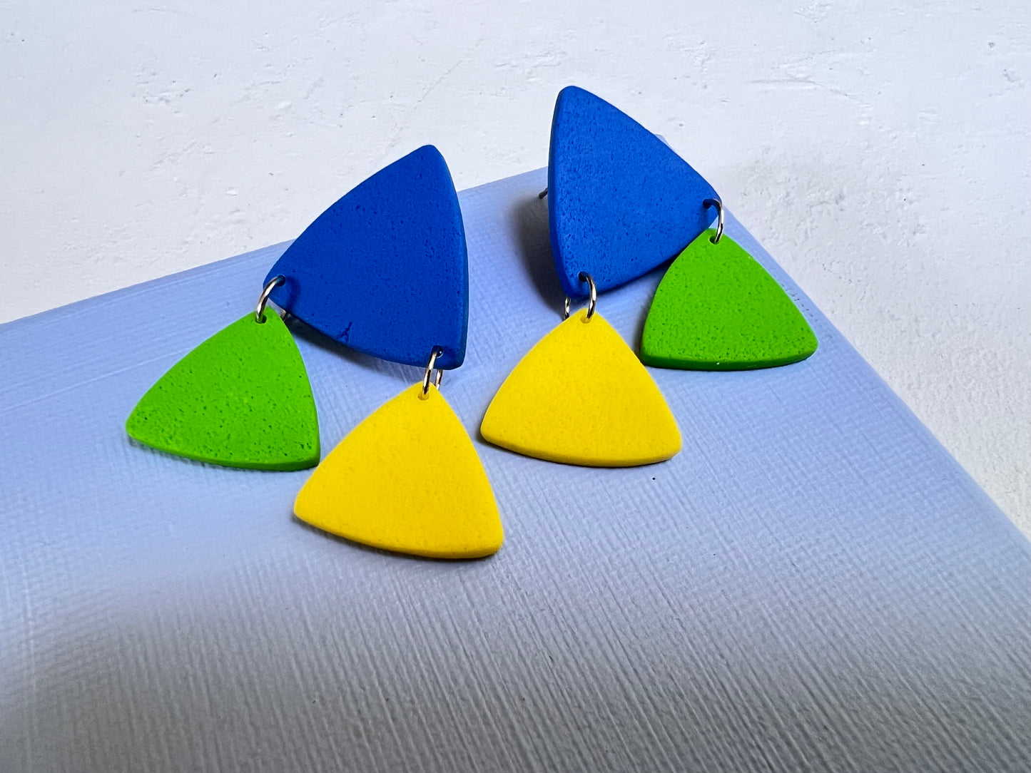 Small triangle dangle earrings TED