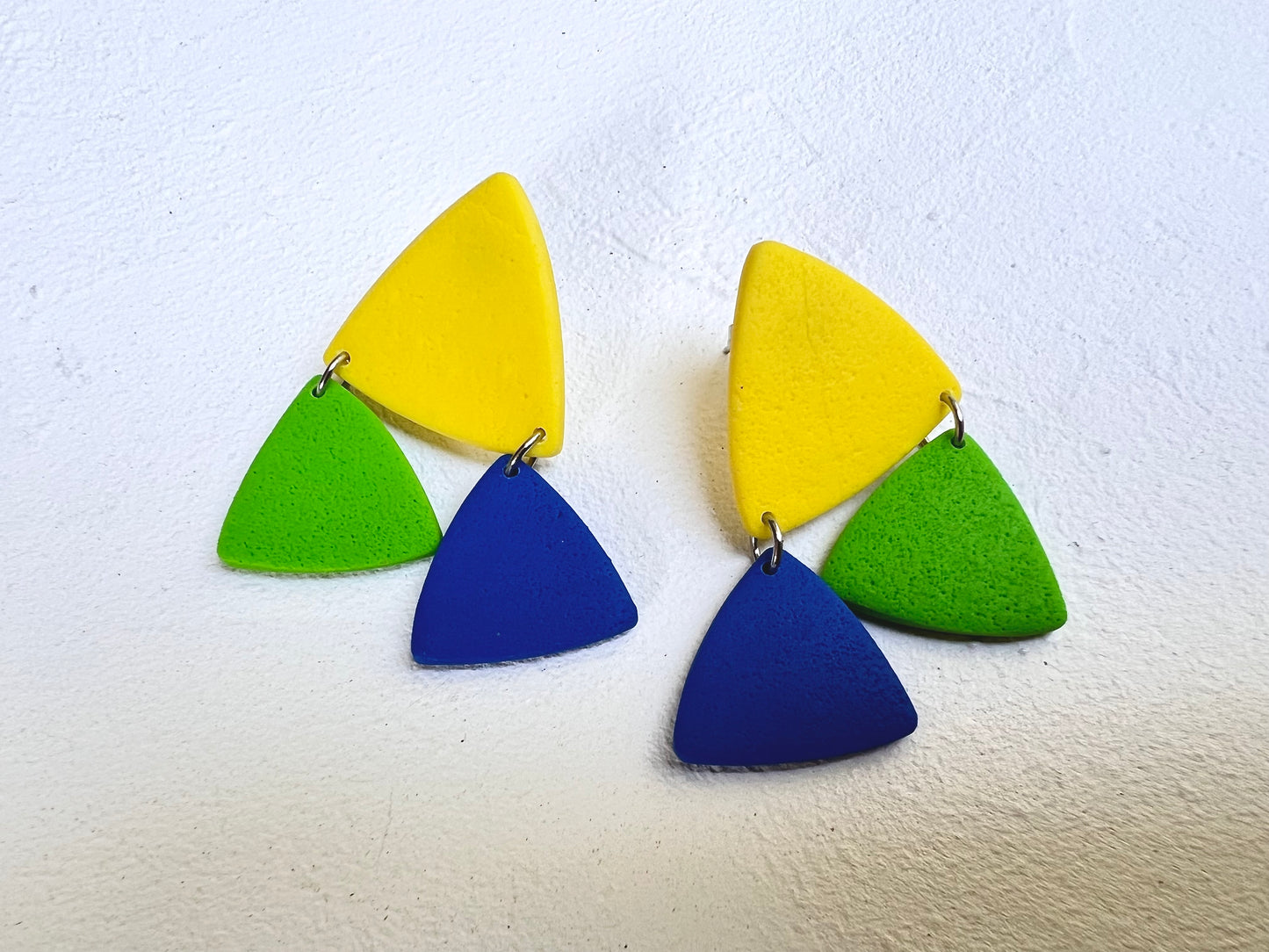 Small triangle dangle earrings TED