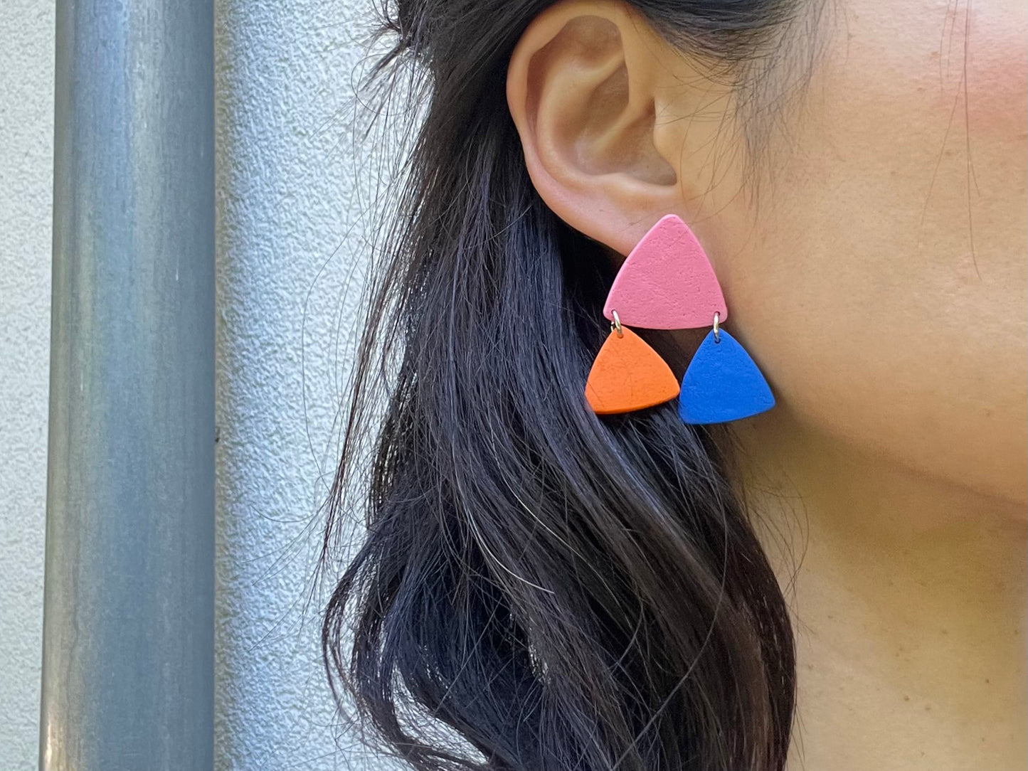 Small triangle dangle earrings TED