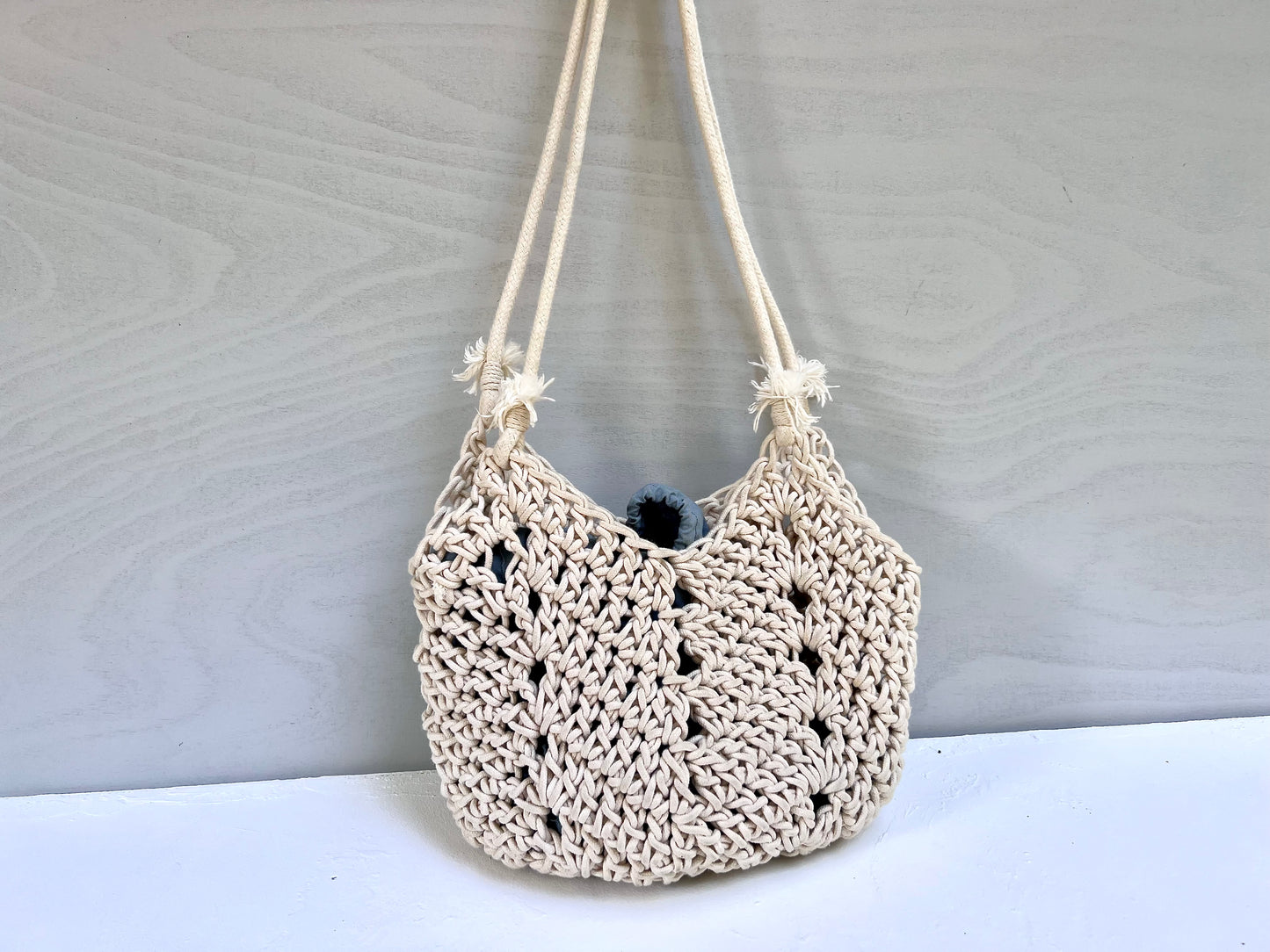 Crochet purse with adjustable straps