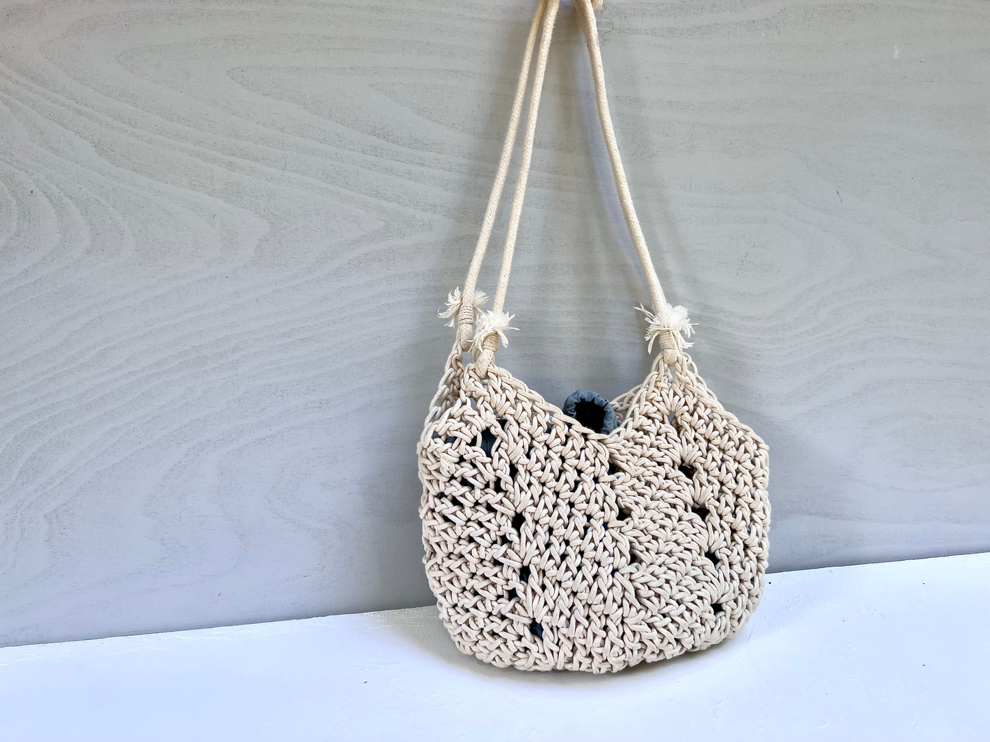 Crochet purse with adjustable straps