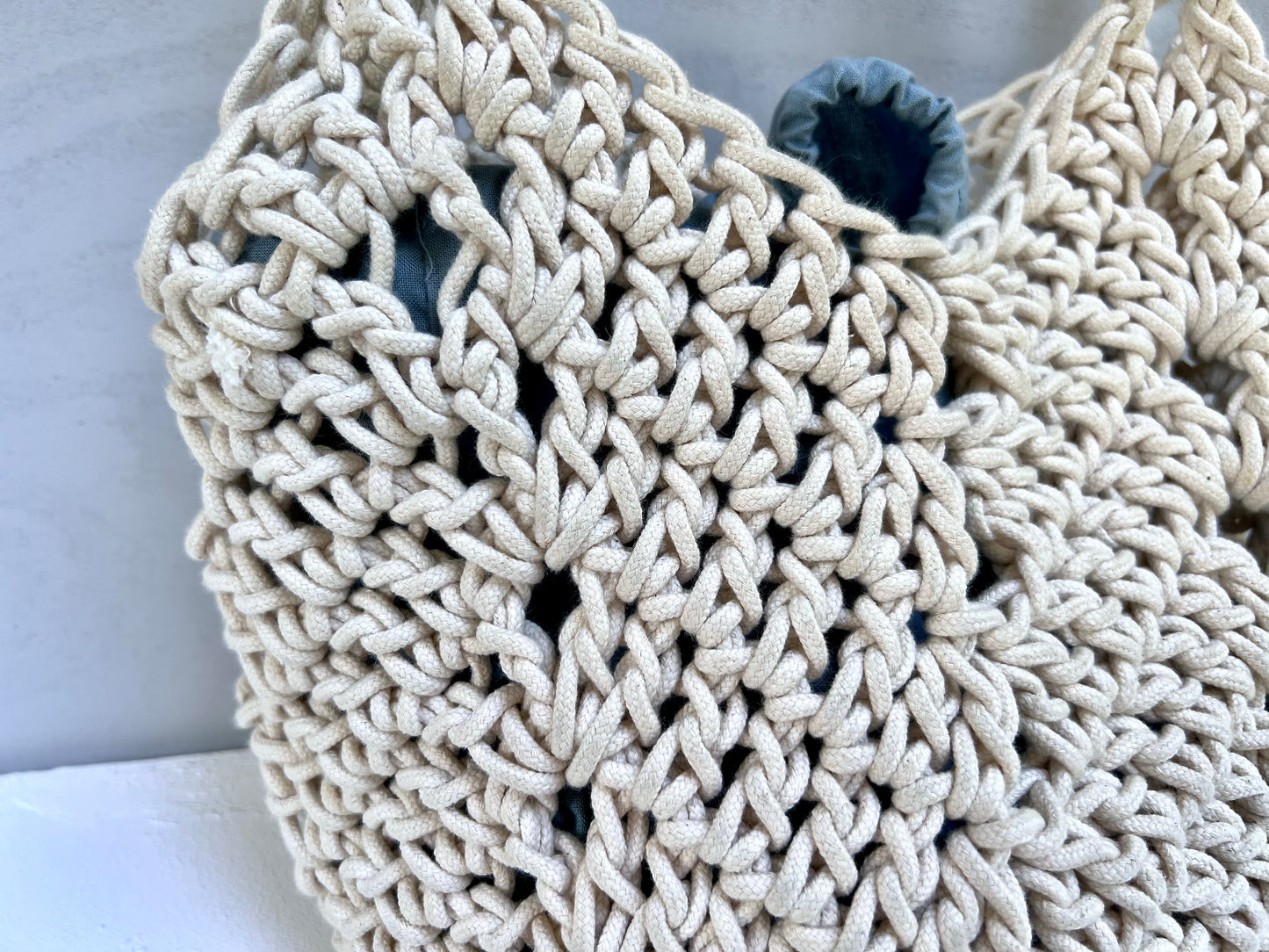 Crochet purse with adjustable straps