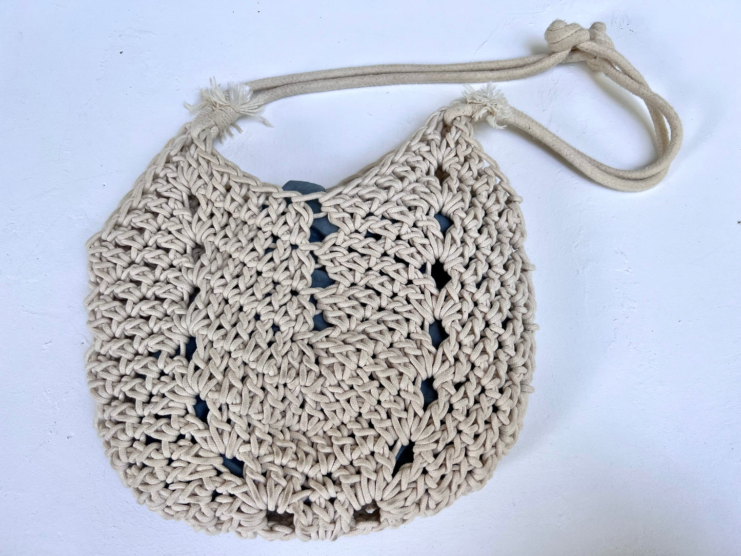 Crochet purse with adjustable straps